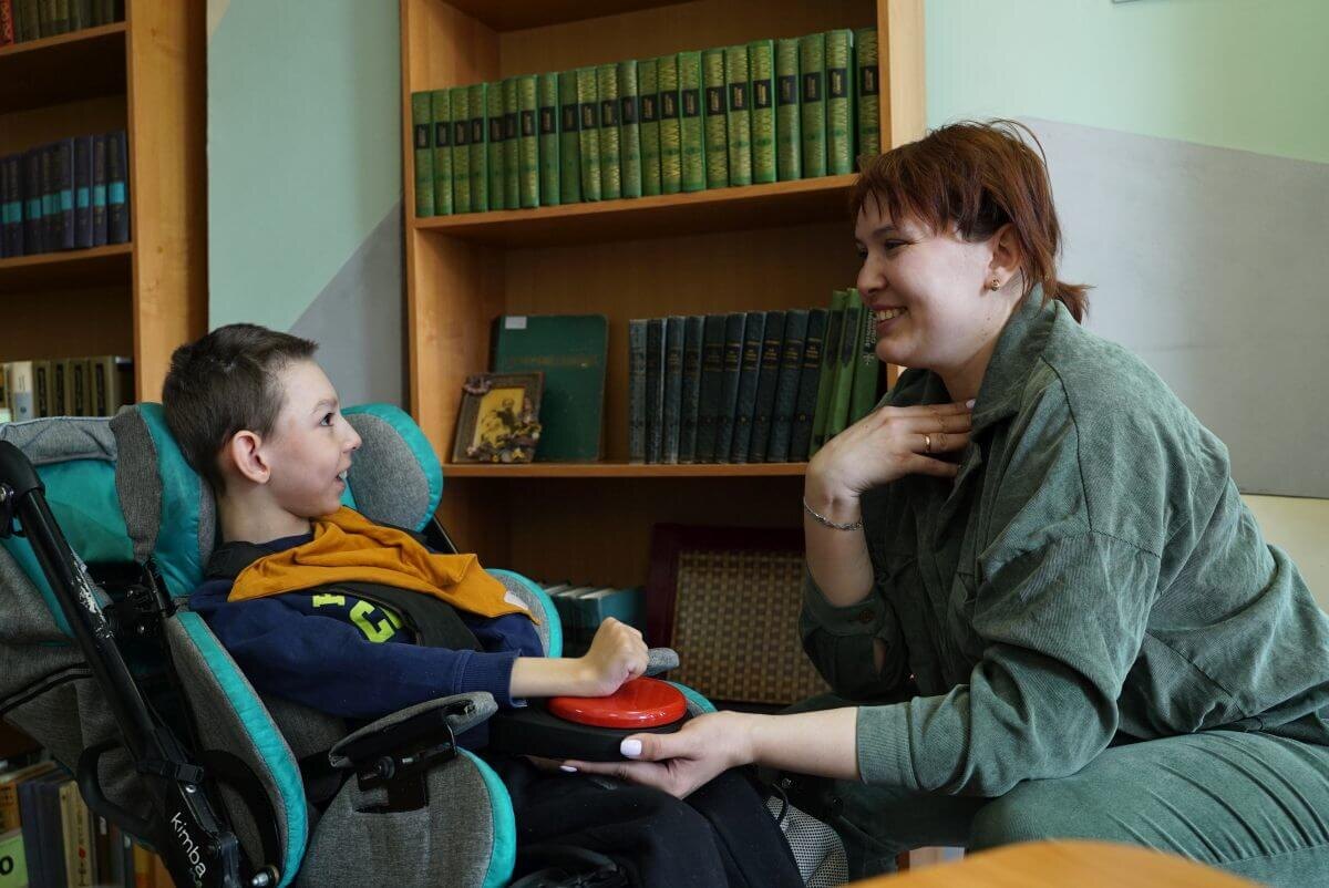 На фото - кнопка-коммуникатор BIGmack