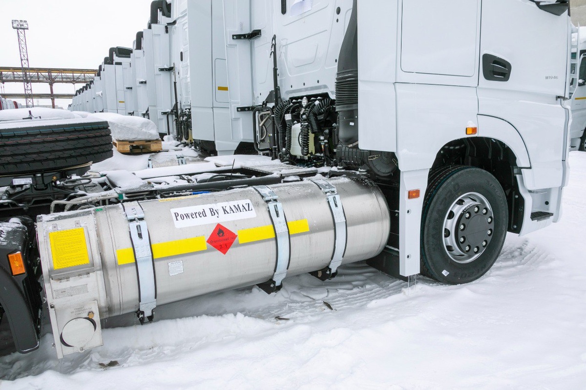 На таких машинах можно перевозить опасные грузы (отвечает требованиям ДОПОГ).