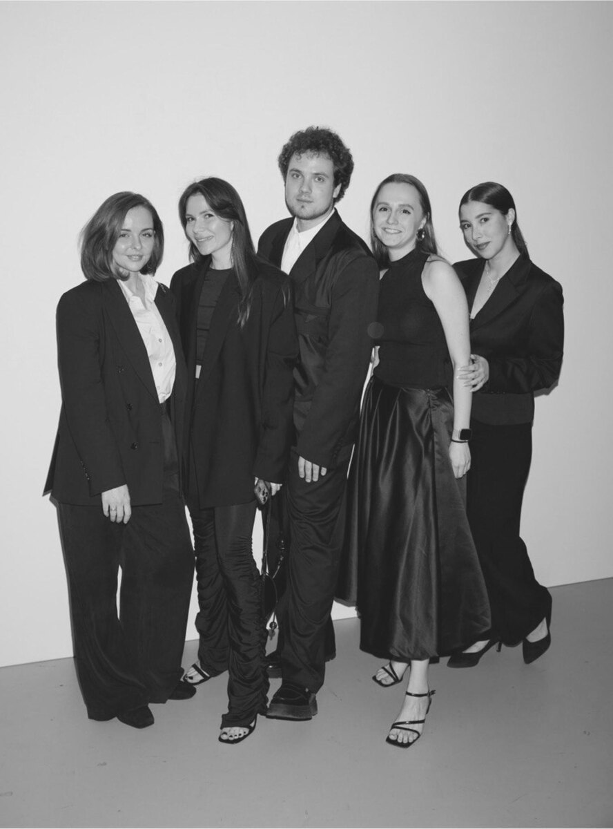     Команда hands.