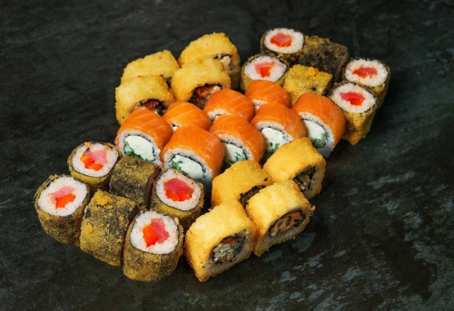 Роллы от службы доставки 4Руки