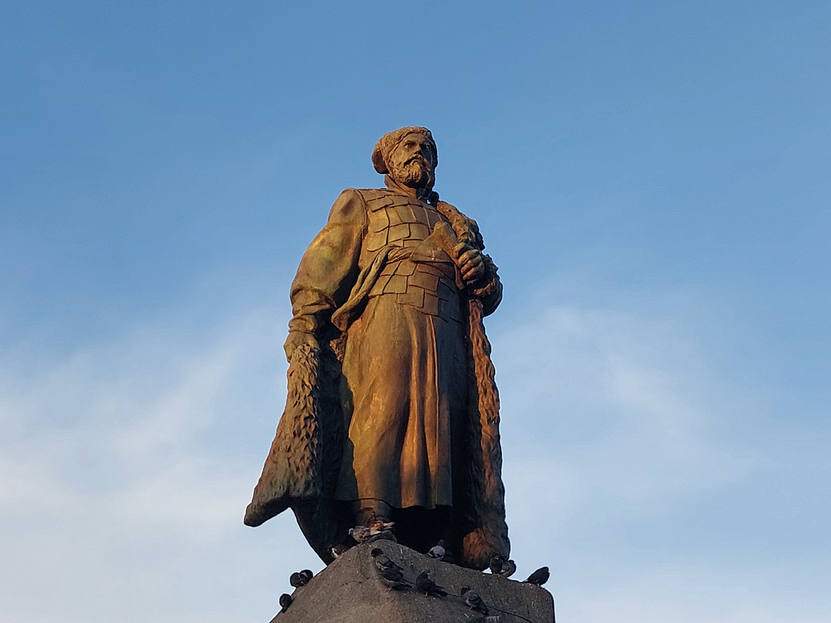 Суров и серьёзен! А другие бы и не с правились с освоением этих земель