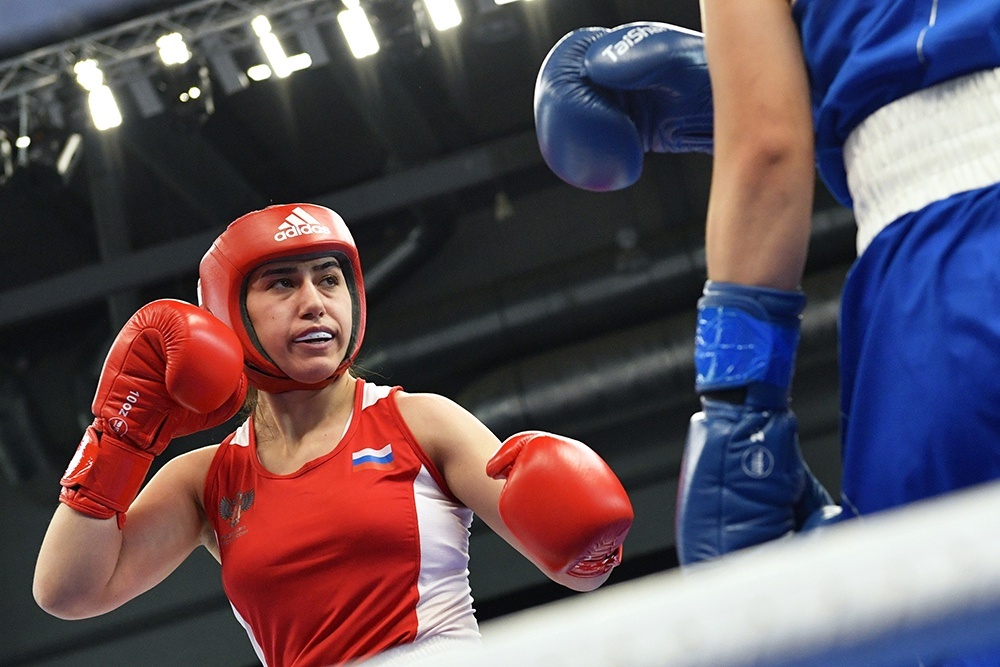    Нуне Асатрян в финальном поединке мирового первенства в весовой категории до 60 кг победила соперницу из Казахстана Викторию Графееву / РИА Новости Евгения Мажитова