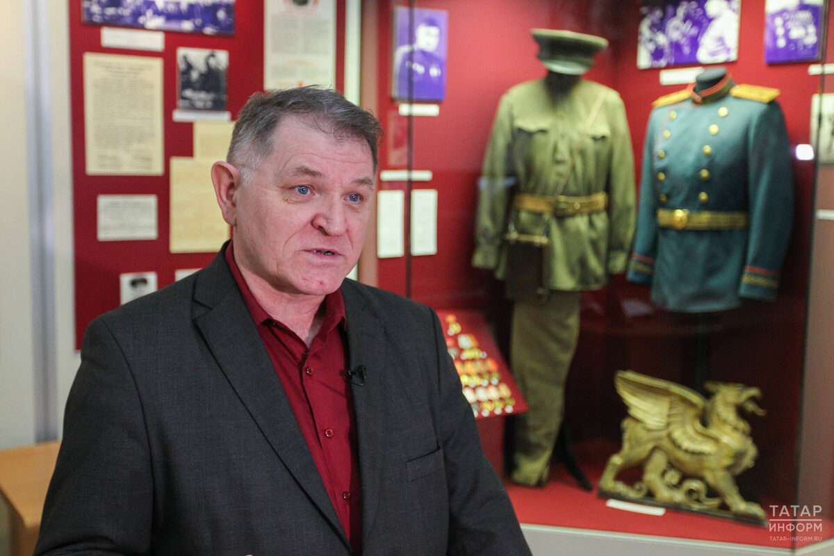 Председатель Ассоциации «Клуб Воинской Славы» Михаил Черепанов начал новую акцию «Вернуть имя героя – в семью»Фото: © «Татар-информ»