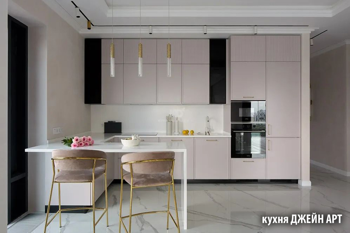 П-образная планировка кухни с полуостровом позволяет эффективно использовать пространство