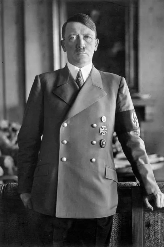 Адольф Гитлер. Лидер нацистской партии Адольф Гитлер.