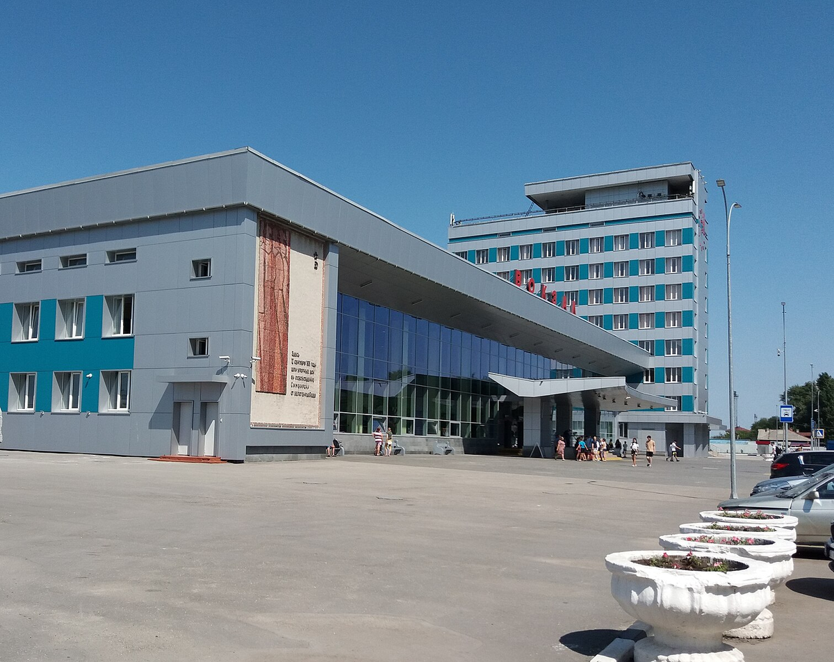 Вокзал Ульяновска. Фото с сайта https://commons.m.wikimedia.org/wiki/File:Ж-д_вокзал_Ульяновск-Центральный_(1).jpg. Взято с Яндекс.Картинки