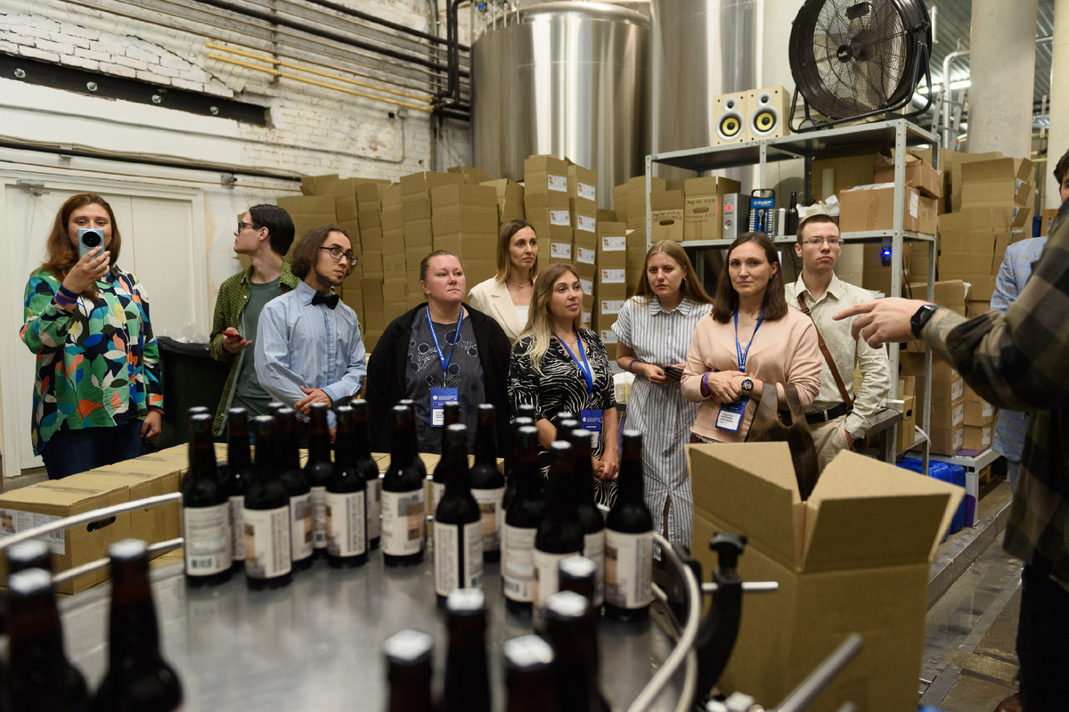 Гости StereotaX1-3 на экскурсии в пивоварне