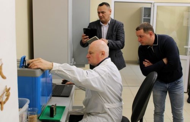    С визитом в Омском АНЦ побывала делегация крупного зернового агрохолдинга Казахстана