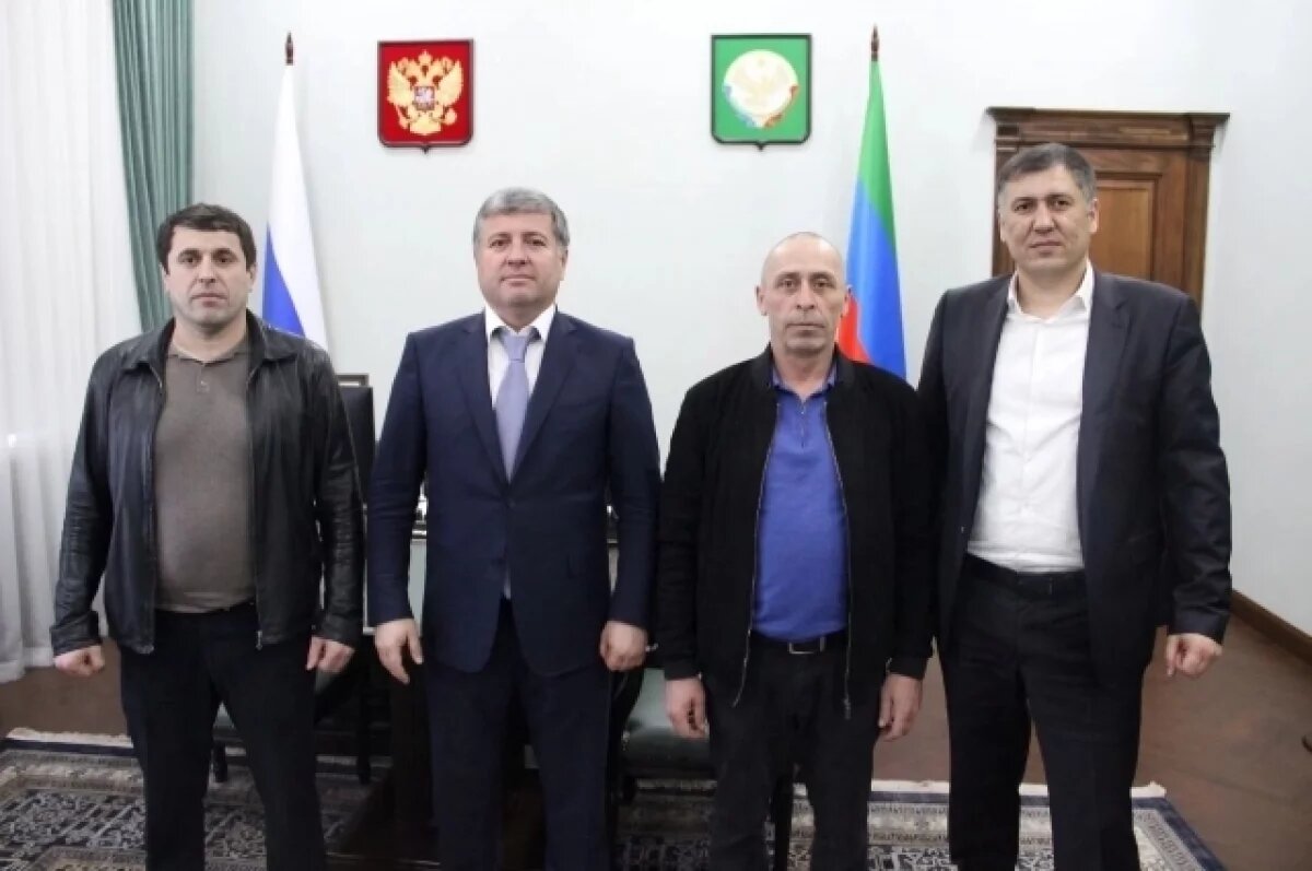    Двое сотрудников минфина Дагестана добровольно отправились на СВО