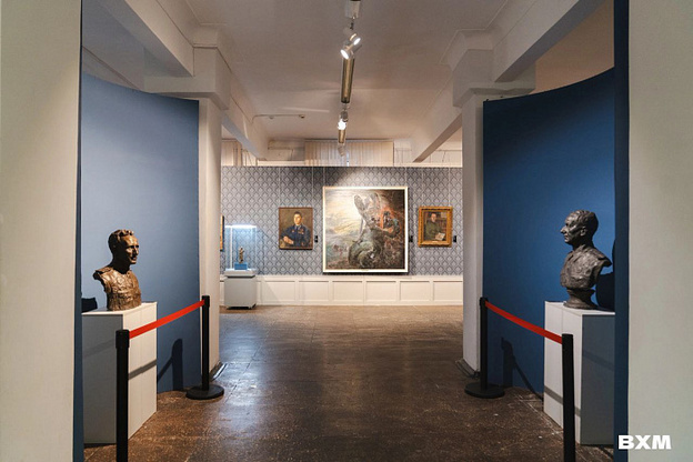    В Вятском художественном музее открылась выставка «Приближая Победу»