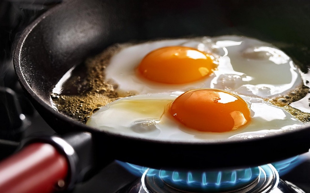 Большинство хозяек готовят яичницу неправильно: запомните эти 2 распространенные ошибки
/ Фото: Pogovorim.by
