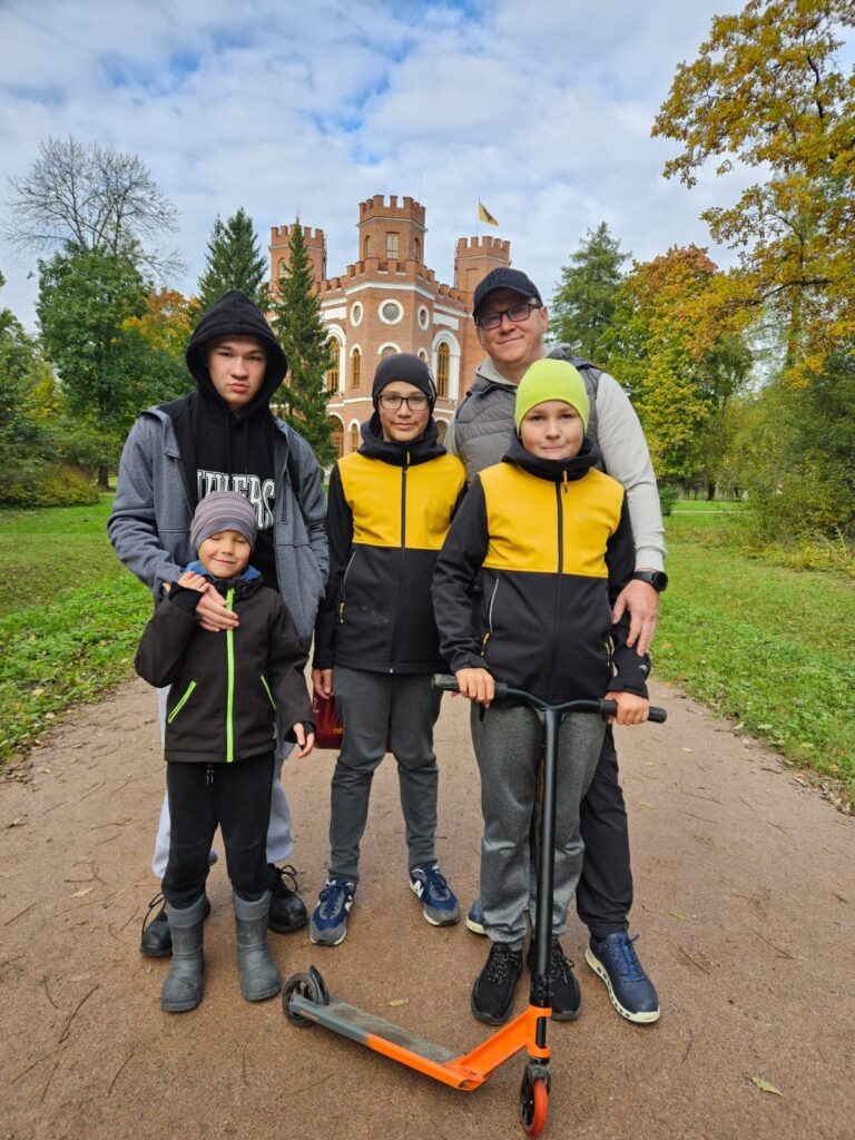 Братья Михатайкины с папой