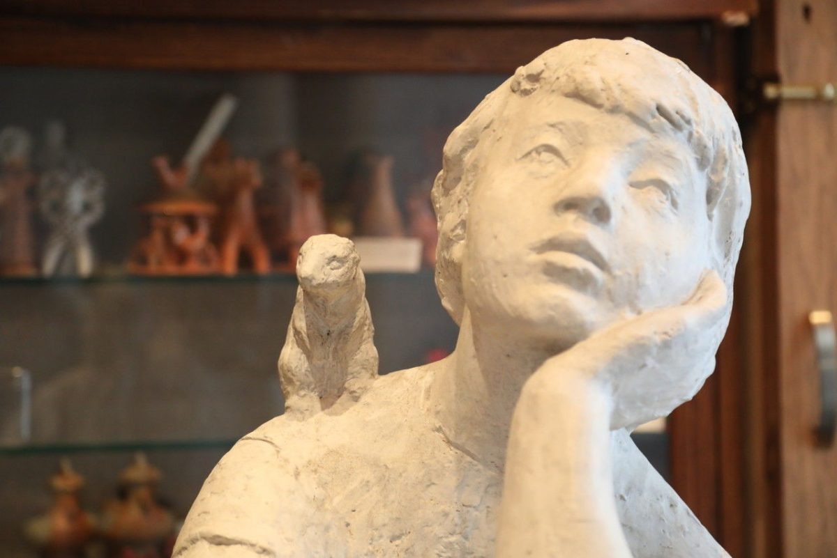    Фигурка бурундучка была уничтожена вандалами