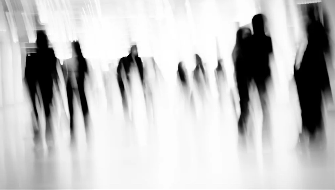 Что-то подобное в своей жизни замечал каждый, но когда подобные проявления становятся навязчивыми - это сигнал и повод забить тревогу.