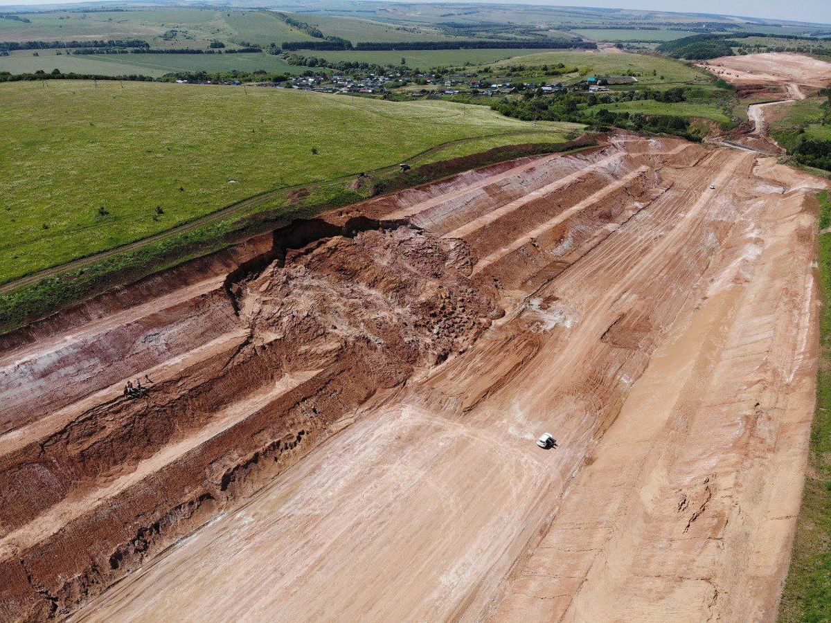 Оползень на строящейся трассе