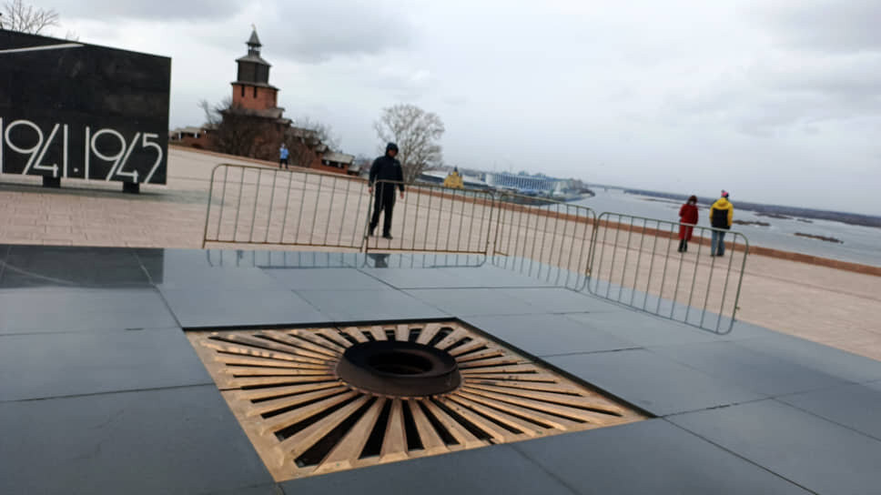 Погашенный Вечный огонь в нижегородском кремле.📷Фото: Андрей Репин / Коммерсантъ