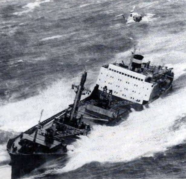 Момент крушения сухогруза (фото: dco.uscg.mil)