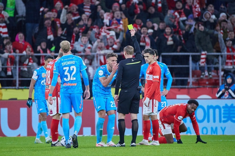    Некоторые судейские решения в матче вызвали вопросы