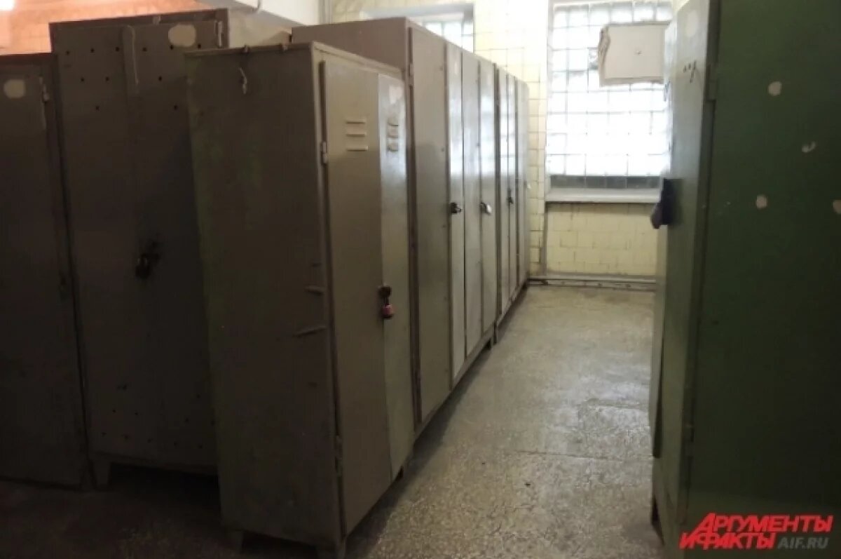    Рабочий предприятия был найден мёртвым в раздевалке после смены в Прикамье