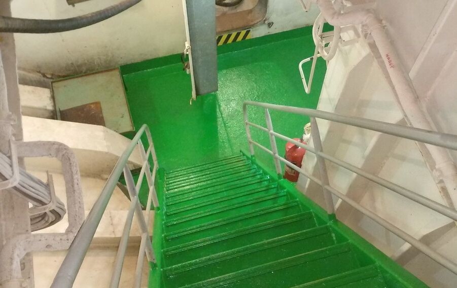 Окрашивание трюма машинного отделения системой ВИНИКОР-экопрайм-01+ВИНИКОР ЭП-1155Д