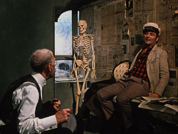 Кадр из комедии СССР Гайдая «12 стульев»