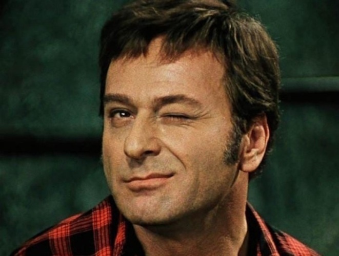 В галерее – кадры из одноименных комедий СССР Леонида Гайдая и Марка Захарова