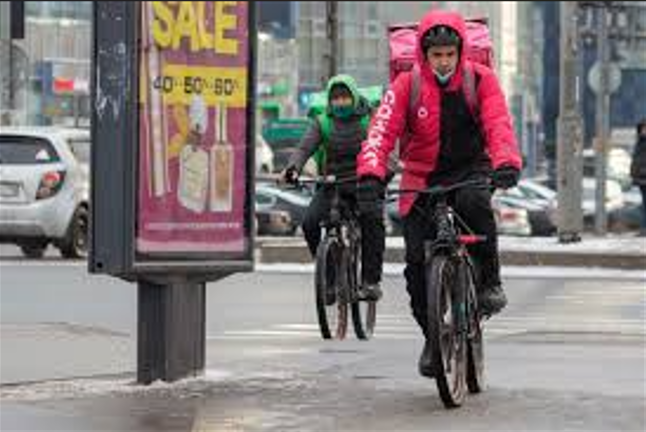 Сколько заработали курьеры в марте?