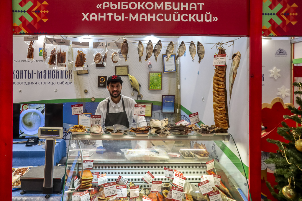    Свыше 8 тысяч человек посетили выставку-ярмарку «Товары земли Югорской», приуроченную к Кубку защитников Отечества