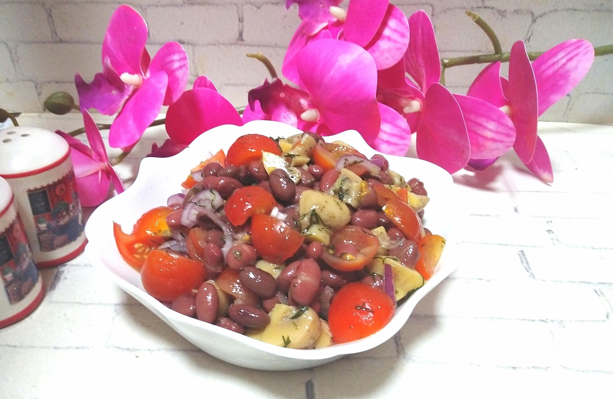 Салат с фасолью "Красный" - готовлю с запасом, на следующий день еще вкуснее (ничего ни варить, ни жарить не нужно)