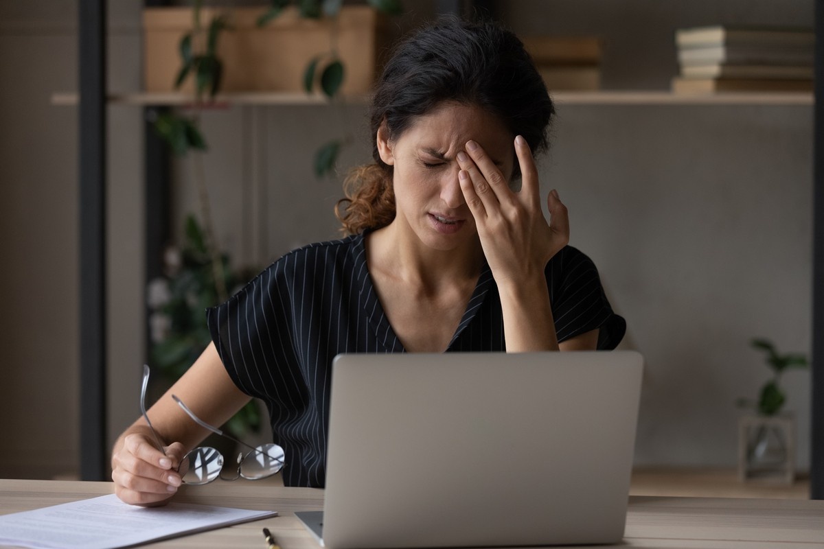    Неясно, что страшнее: если украли вашу личную информацию и потенциально все деньги со счетов или если получили доступ к рабочим документам/системам. В последнем случае дело может дойти до уголовного наказания. Источник: Shutterstock