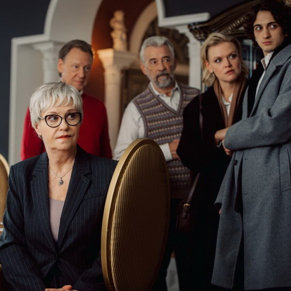     Ирина Розанова желает послушать «ВИА «Васильки» в первом трейлере сериала