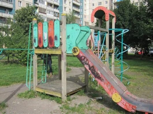    старая детская площадка // фото: onf.ru