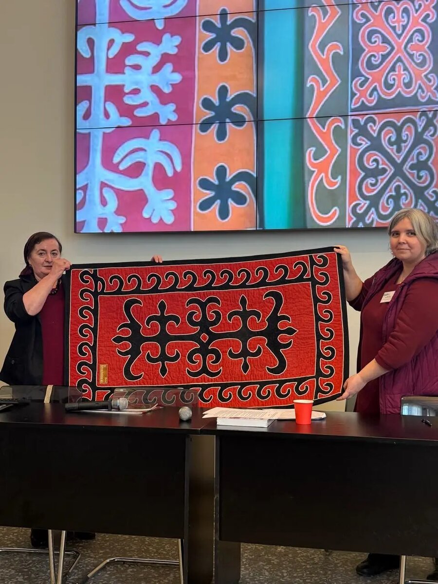 Ковёр-истинг «Buro» в подарок Российскому этнографическому музеюФото:А. Дзарахова