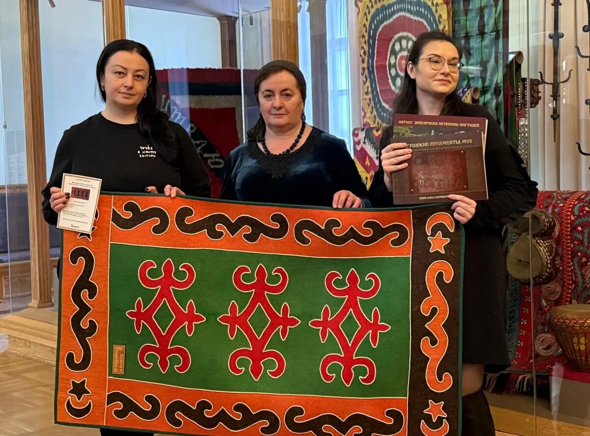 ковёр "Даькъасте" (Отечество) Кунскамере (музей Петра Великого)Фото:А. Дзарахова