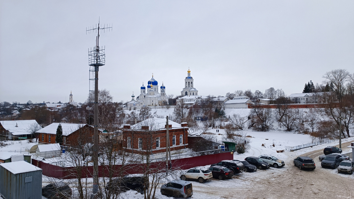 Вид на Боголюбский монастырь