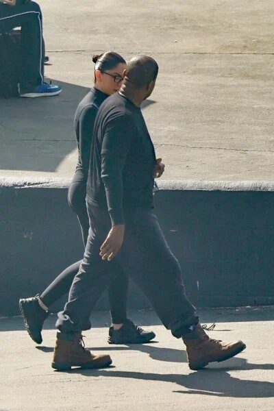    Канье Уэст в компании незнакомки. Фото: