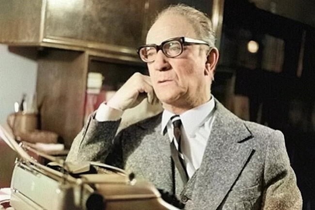 Поэт Сергей Островой