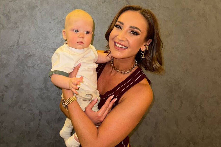 Ольга Бузова с крестницей. Фото из открытых источников. 