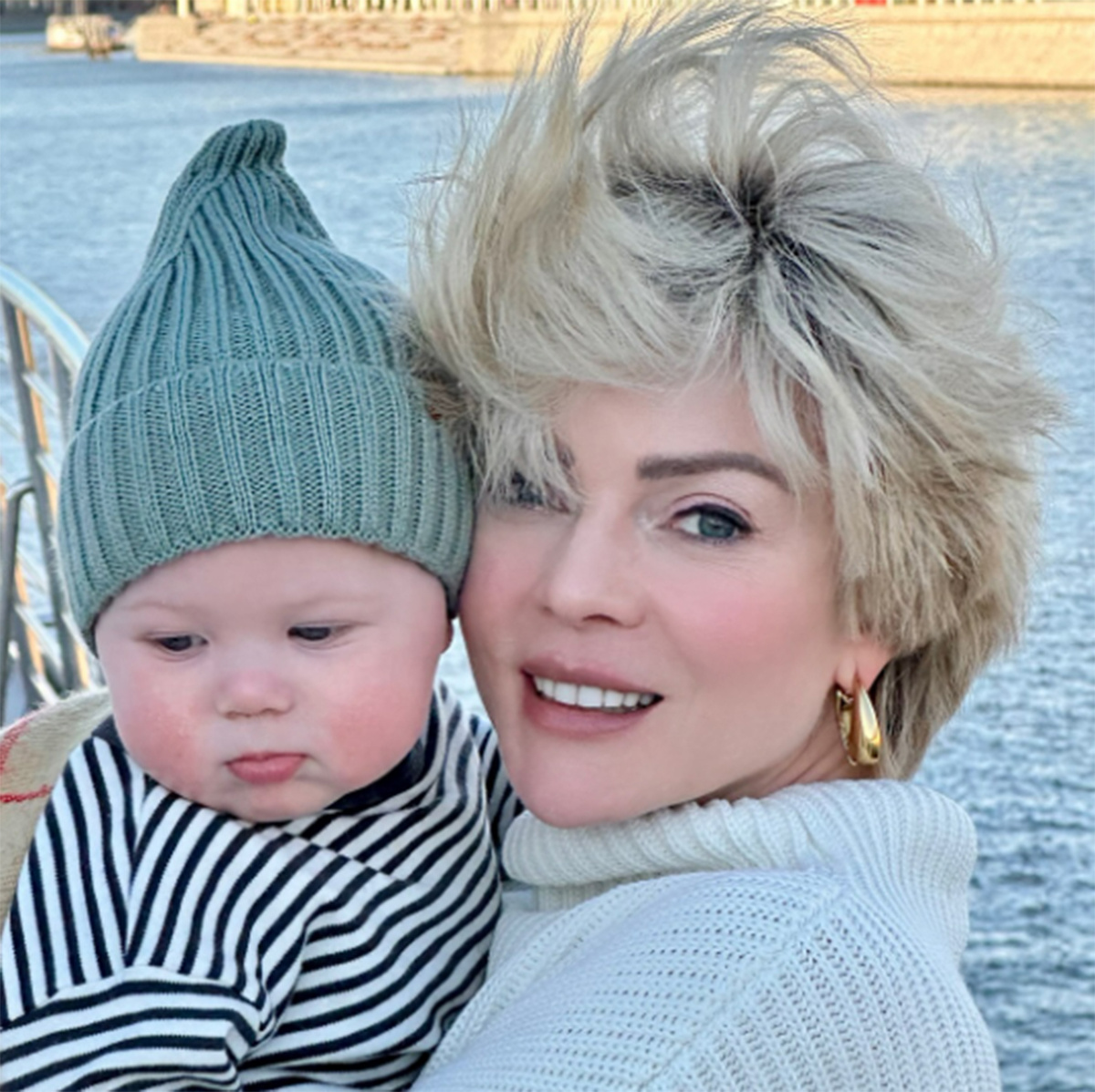 Елена Николаева с младшим сыном Романом. Фото: соцсети Елены Николаевой