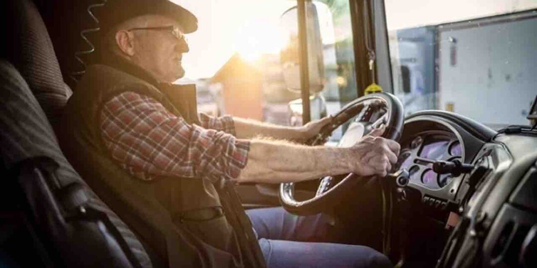 До какого возраста «можно» садиться за руль. Какие есть ограничения для возрастных водителей: Задумался, обсуждаю с вами.