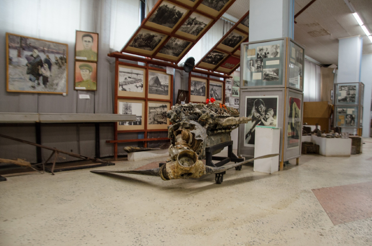 Двигатель американского самолета в экспозиции Киришского историко-краеведческого музея