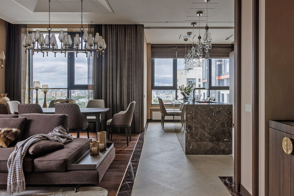 Диван Frigerio, Alta moda home;  текстиль, шторы из шоколадного велюра - всё Dartek; шпонированая мебель  по индивидуальным эскизам с ручками из оникса, Axioma; моторизованные  карнизы с управлением через умный дом, Voxon