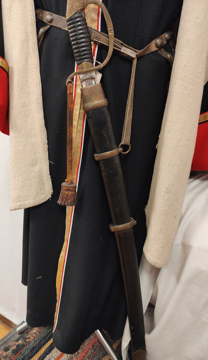 Шашка в ножнах