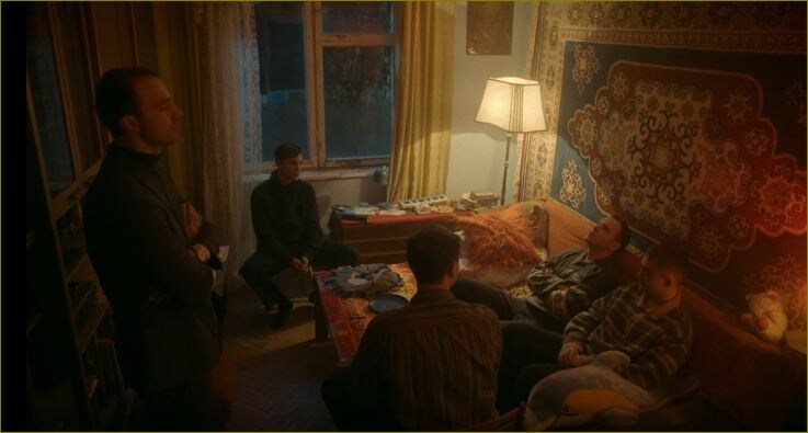 скрин из сериала "Аутсорс" (2025)