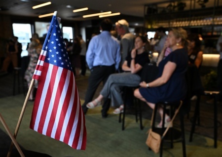    Более 40% американцев поддерживают действия Трампа по Украине — соцопрос