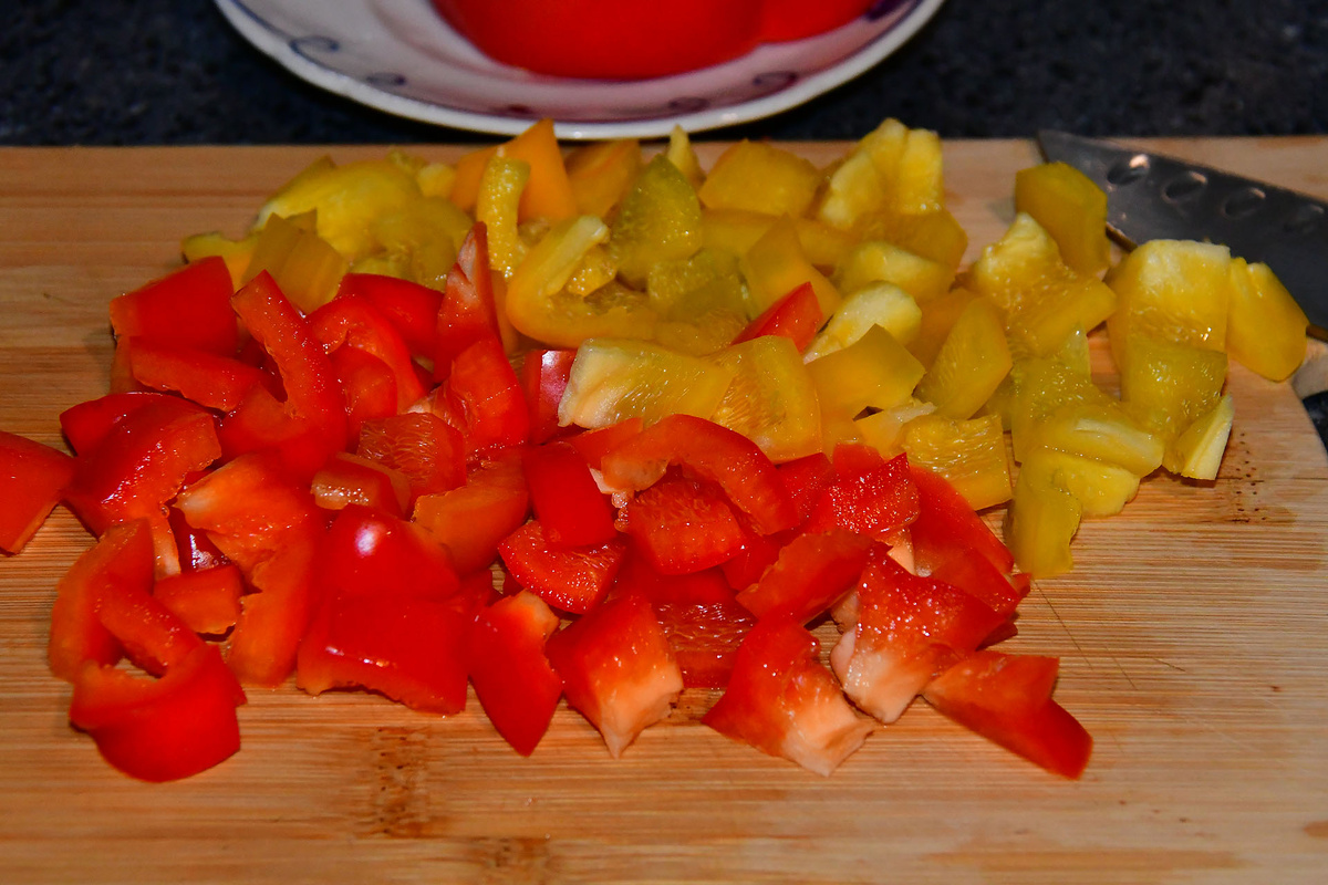 Нарезаем перец