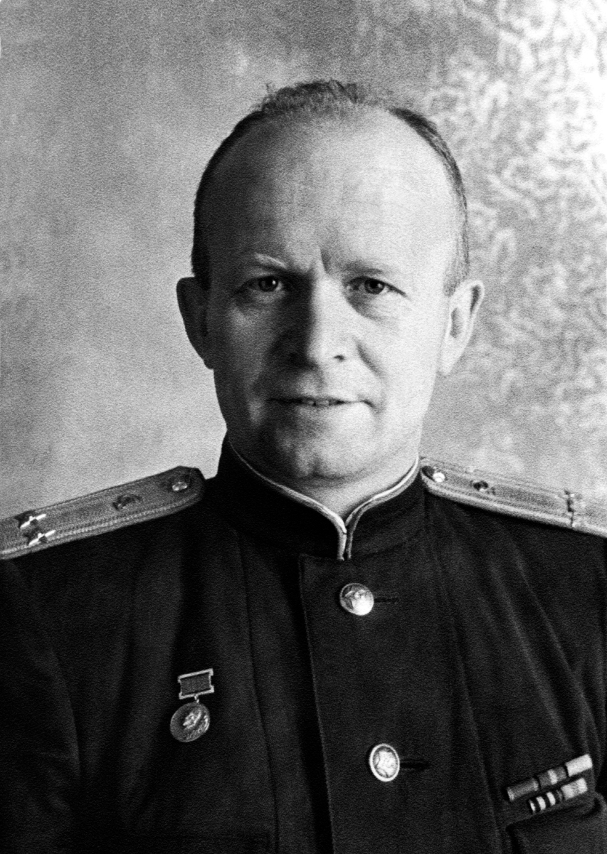 В.И. Яздовский, под его руководством в конце 1940-х – нач. 1950-х гг. были заложены основы космической медицины и осуществлена их практическая реализация во время экспериментальных полётов собак на геофизических ракетах. 1952 год.