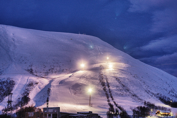 Фото с официального сайта ГК Кукисвумчорр. Горнолыжный склон.