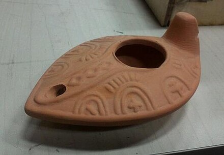 Старинная керамическая масляная лампа. 