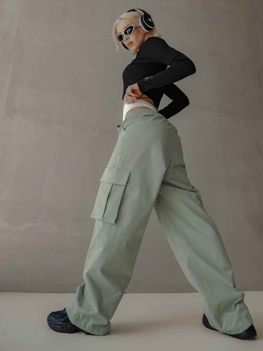 Оливковые брюки карго от MIABONILA